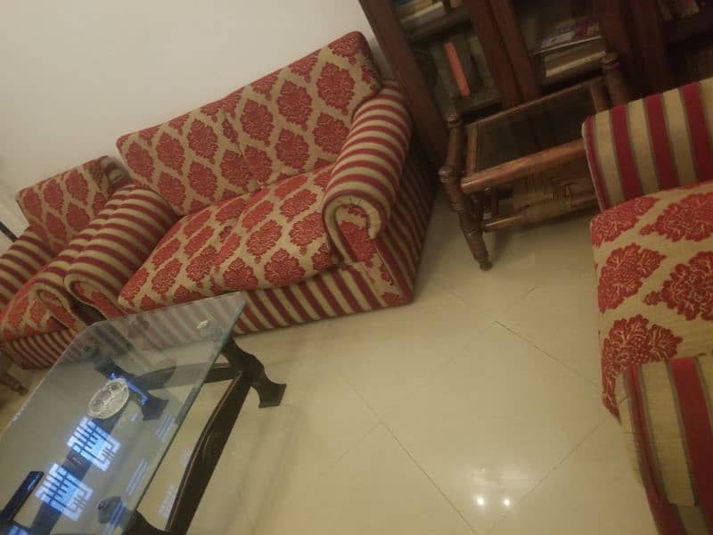 4 Seater sofa set in good condition 4