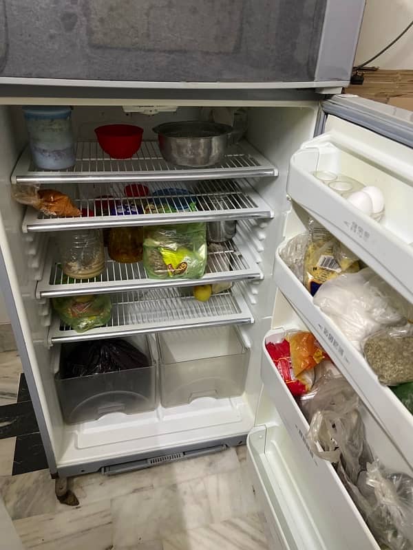 dawlance double door fridge in good condition 1