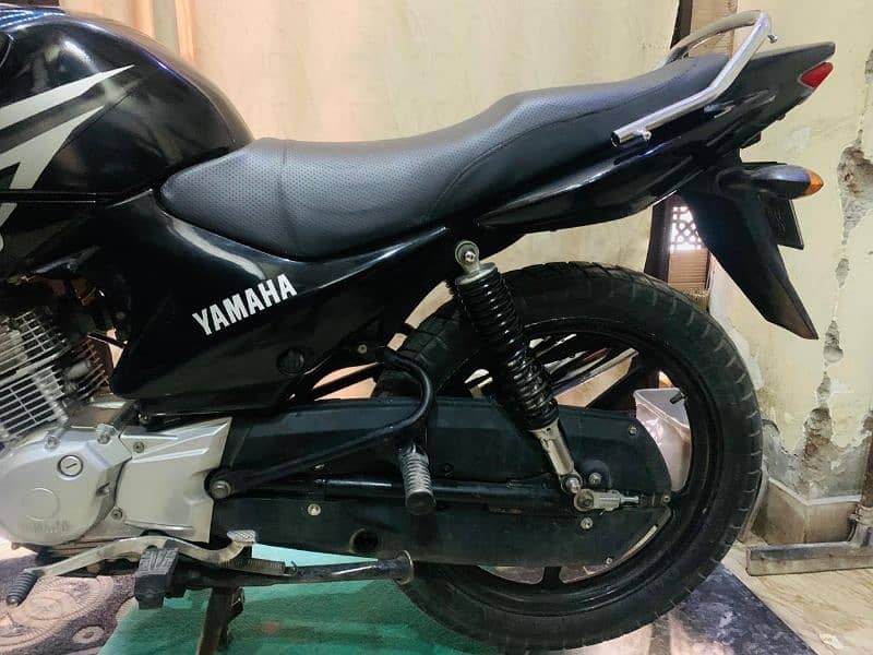 Yamaha ybr 125G bike 3