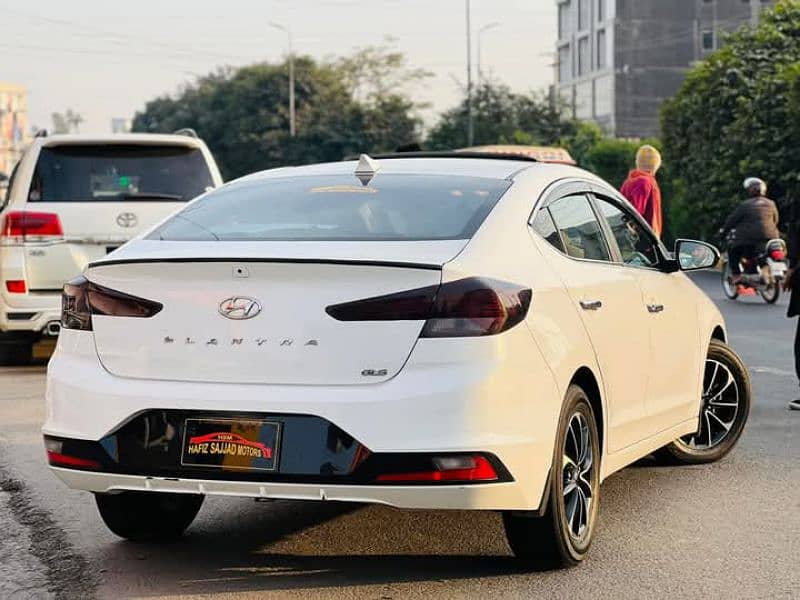 Hyundai Elantra 2022 1