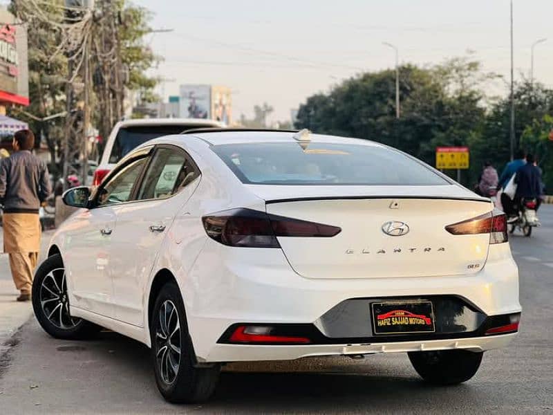 Hyundai Elantra 2022 9