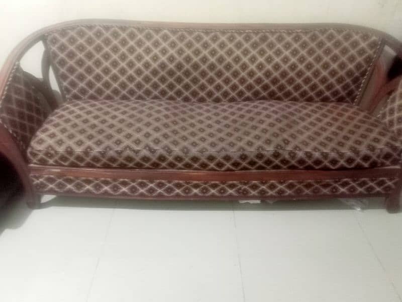 5 seater sofa good condition 2