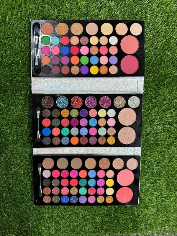 Colour Multicolours Matte & Glitter eyes Shadows with 25%Discount 1