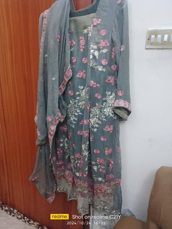 little used cloths party wear best condition 2