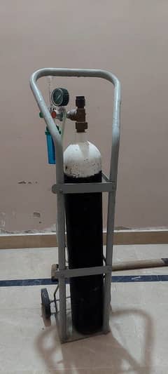 Oxygen Cylinder With Trolly & Flowmetter