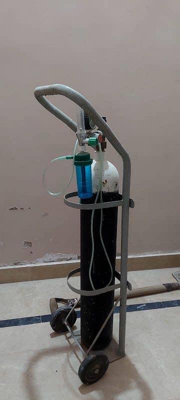 Oxygen Cylinder With Trolly & Flowmetter 1