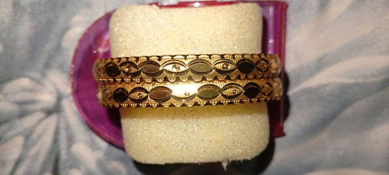 2 bangles urgent sale size 2/5 2