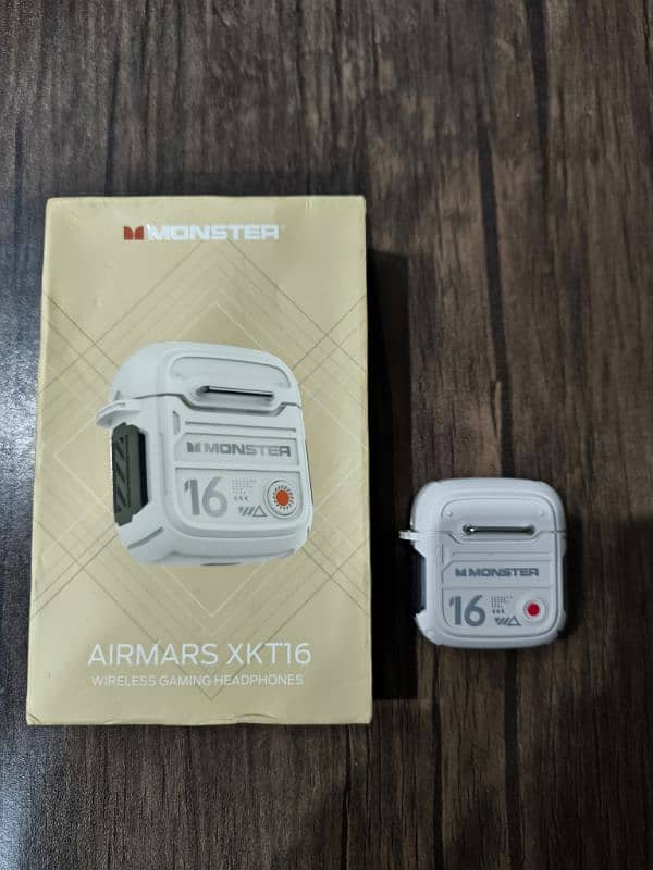 Monster XKT16 Bluetooth wireless earbuds 0