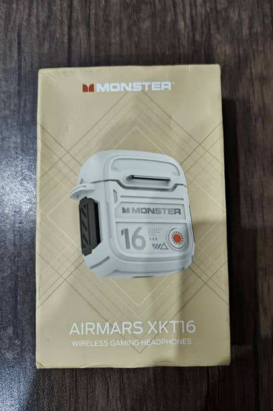 Monster XKT16 Bluetooth wireless earbuds 1