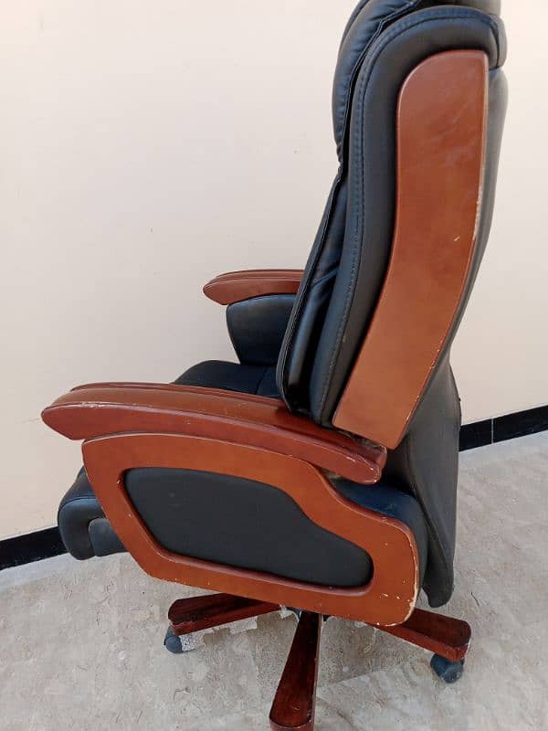 office Boss chair 2