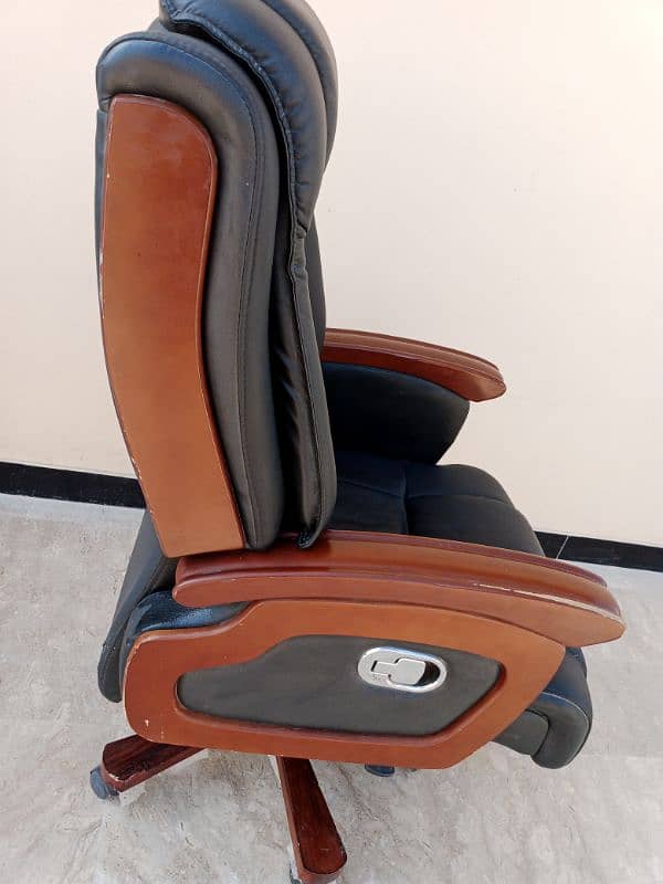 office Boss chair 4