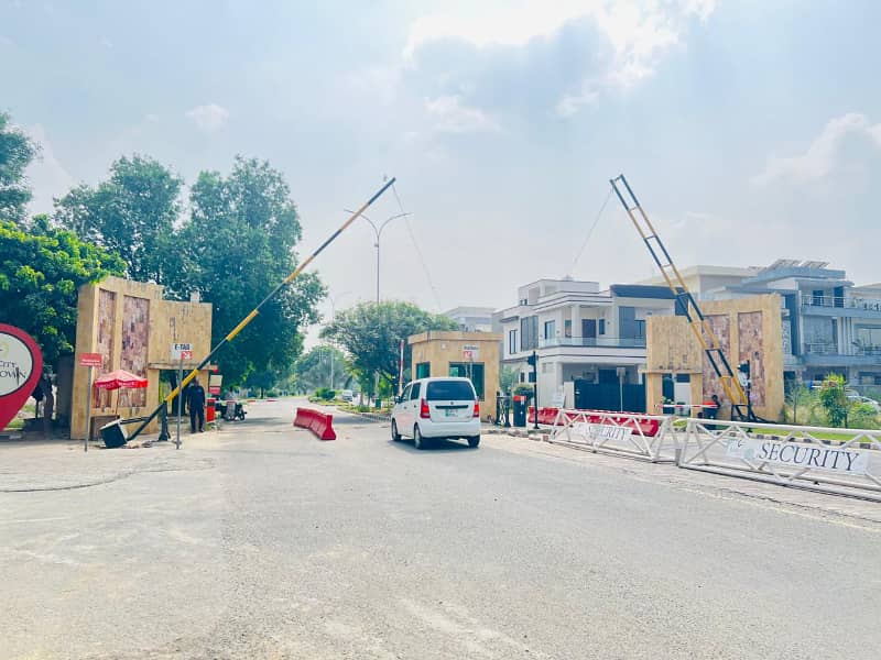 8 Marla Super Hot Facing Ring Road Facing Allama Iqbal Road Commercial Plot For Sale Situated among International Food Brands Lake City Lahore. 2