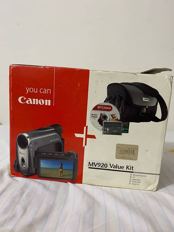 Camera Canon MV920 Value Kit 6