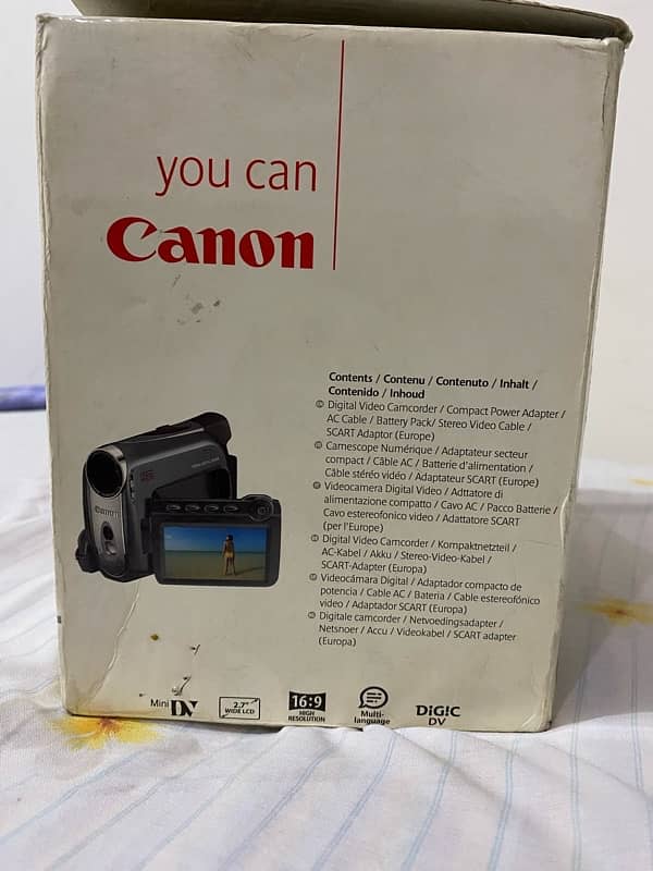 Camera Canon MV920 Value Kit 9