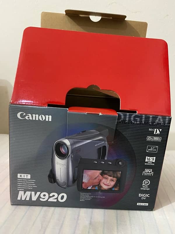 Camera Canon MV920 Value Kit 13