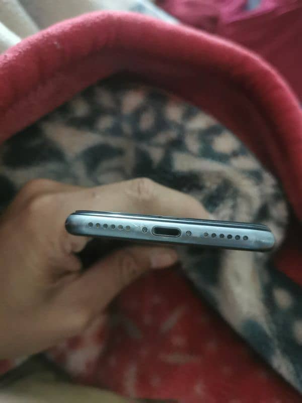 i phone 8 in good condition is up for sale PTA Approved 64gb 1