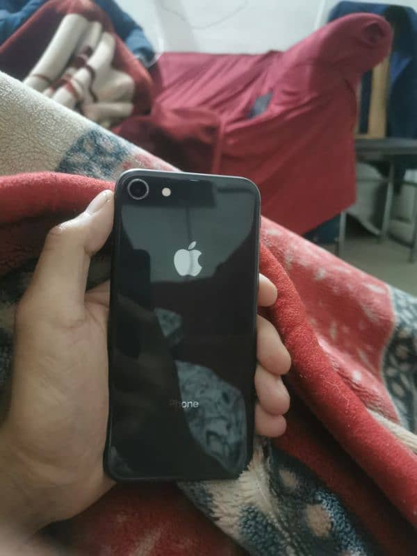 i phone 8 in good condition is up for sale PTA Approved 64gb 5