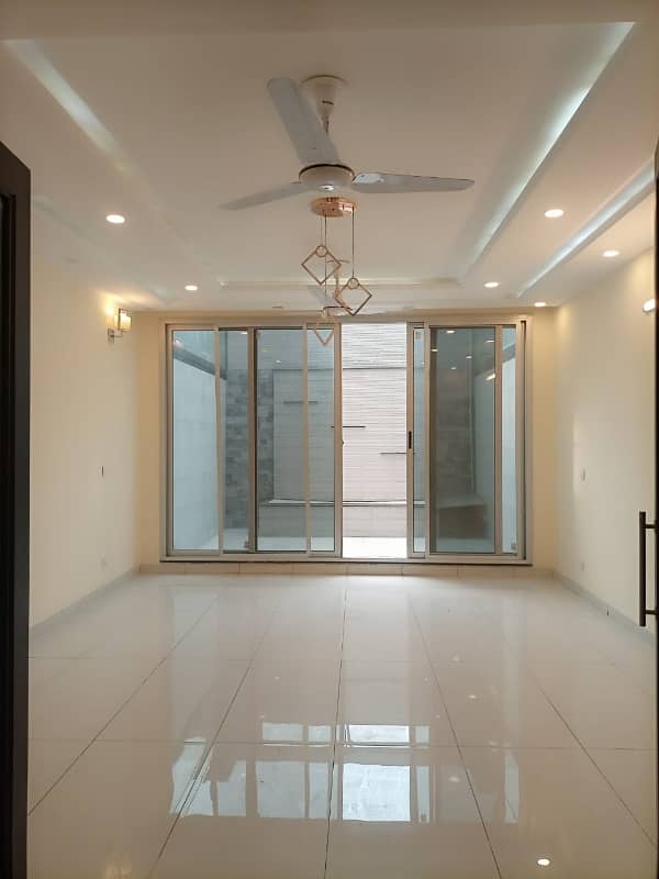 Luxury 3 bedroom lower portion for Rent in F-11 Islamabad 2