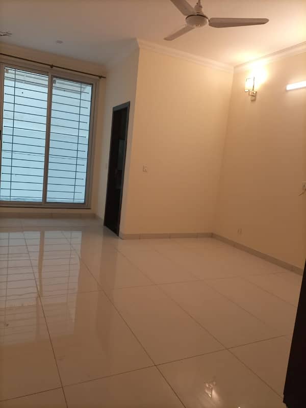 Luxury 3 bedroom lower portion for Rent in F-11 Islamabad 8