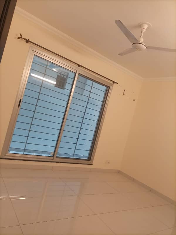 Luxury 3 bedroom lower portion for Rent in F-11 Islamabad 9