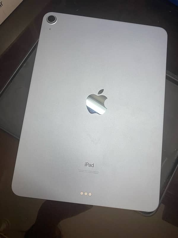 ipad air 4 generation with box and orignal charger 0