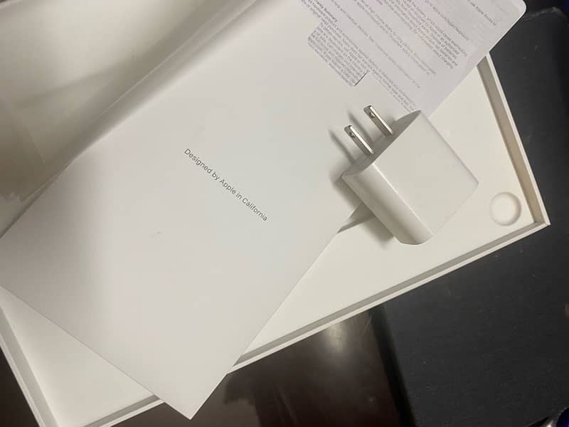 ipad air 4 generation with box and orignal charger 1