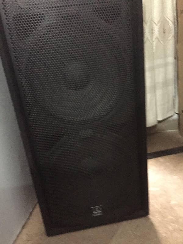 2 SP 4 Speakers, 1 Mixter 1000W, 1 Amp 1500W, 1 Follow Spot light Sale 1