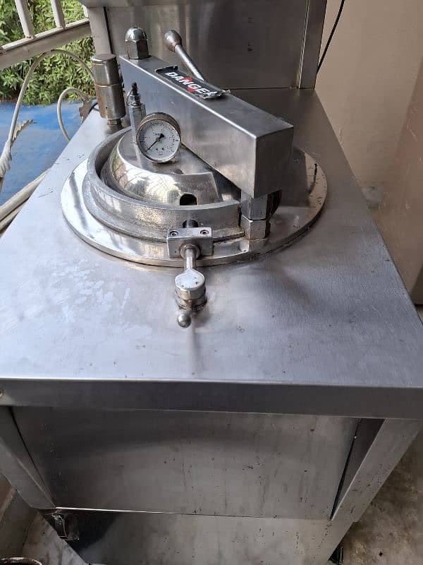 Fryer / broaster automatic temperature controlled  / for sale 130,000 11