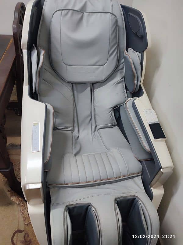 JC Buckman ExaltUs 4D Massage Chair 1