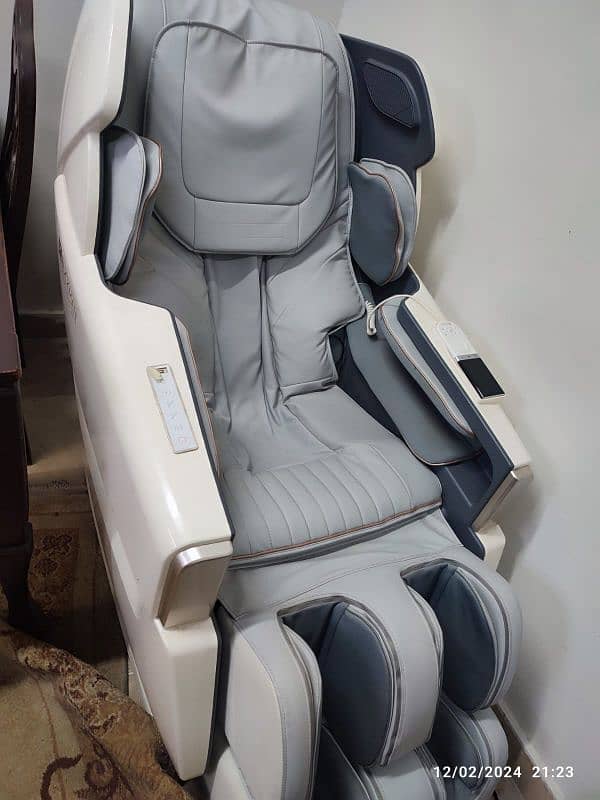 JC Buckman ExaltUs 4D Massage Chair 3