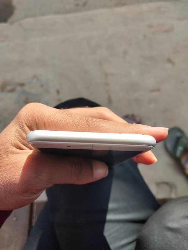 iphone 8plus 64gb pta approved . . 4