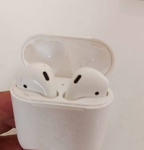 Original Apple Airpods 2nd generation. 0