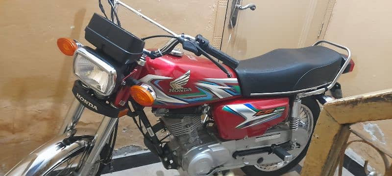 Honda 125 model 10-11-2022 7700  km Driven   Islamabad registered 1