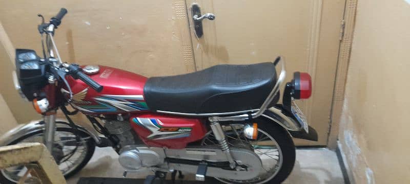 Honda 125 model 10-11-2022 7700  km Driven   Islamabad registered 6