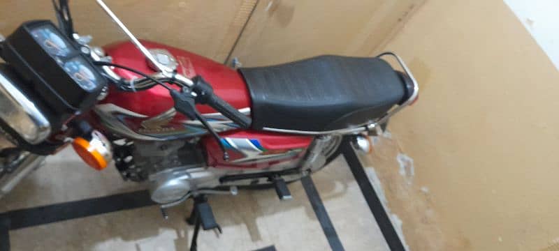 Honda 125 model 10-11-2022 7700  km Driven   Islamabad registered 16