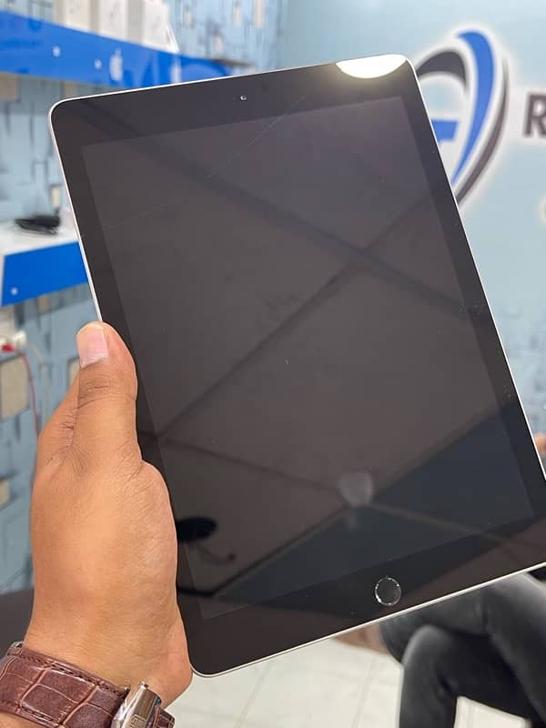 apple iPad 6 128gb 10