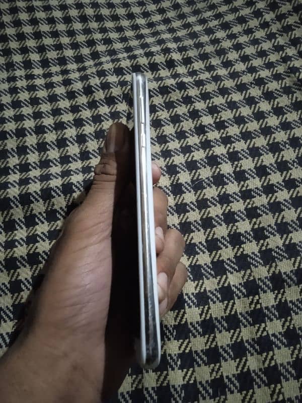 aquos R2 10/7 condition 3