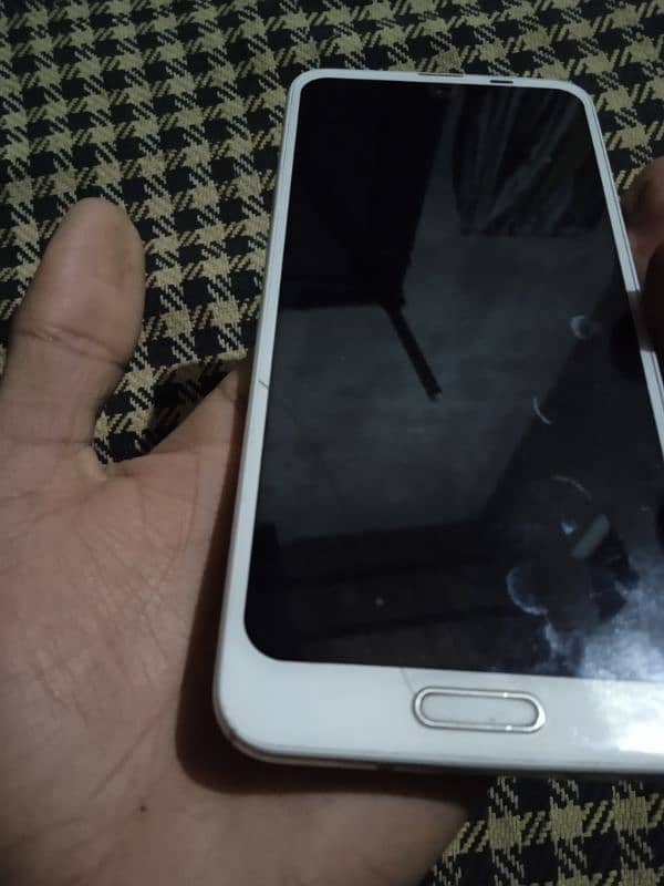 aquos R2 10/7 condition 7