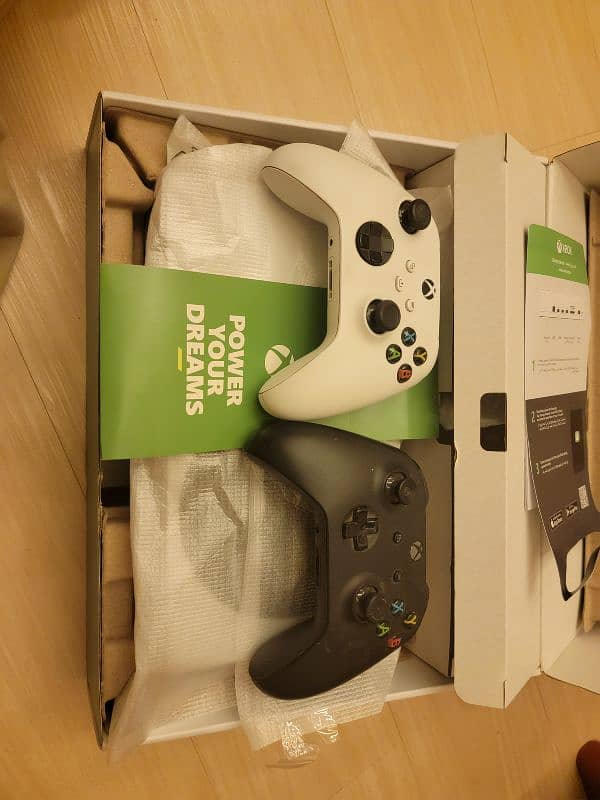 XBOX SERIES S 512gb 10/10 2 controller 0