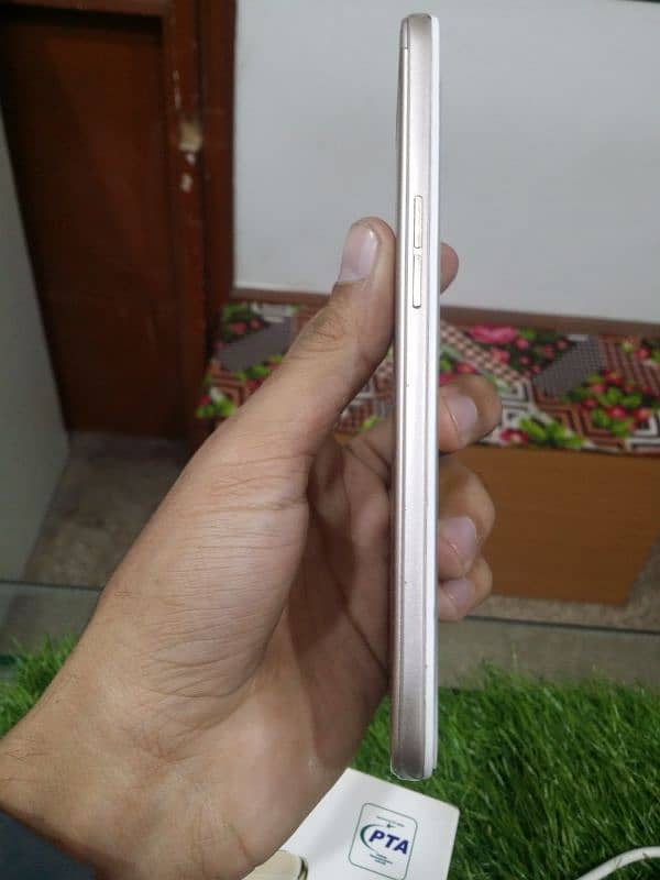 Oppo F1s (4gb 64gb Complete box) 6