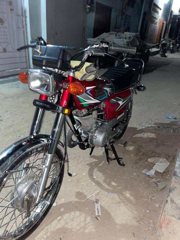 HONDA CG-125 2023 Red Color Karachi Number. 1