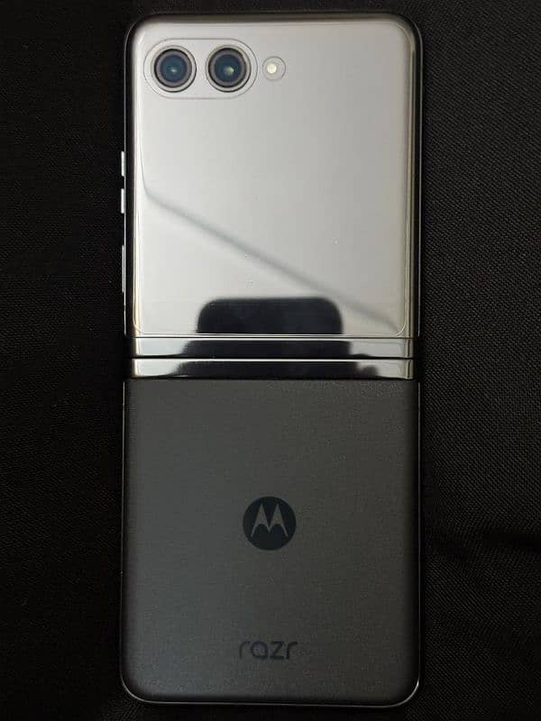 Motorola Razr 40 Ultra 0