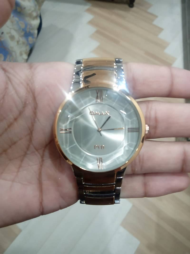 OMAX Brand new watch 10/10 Condition with Golden stainless 1