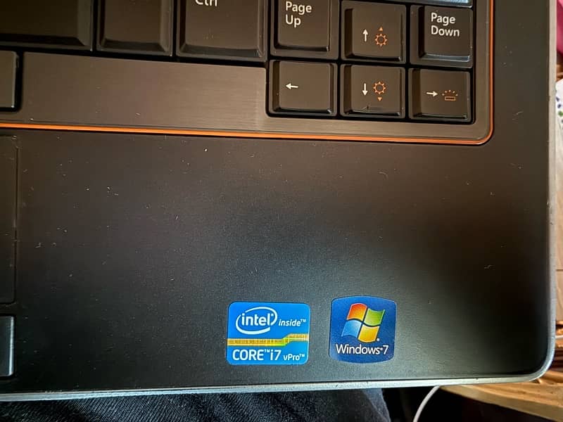 Dell Latitude E6320 1