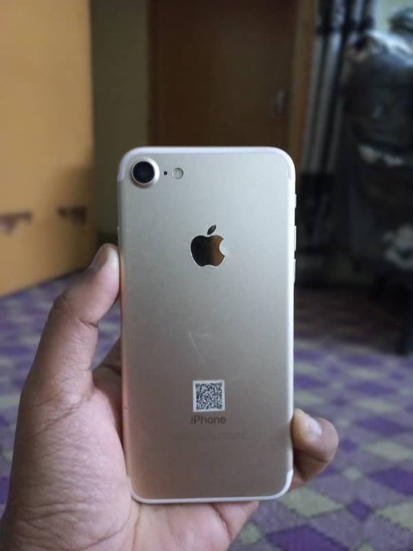 selling Iphone 7 128gb non pta Jv 4