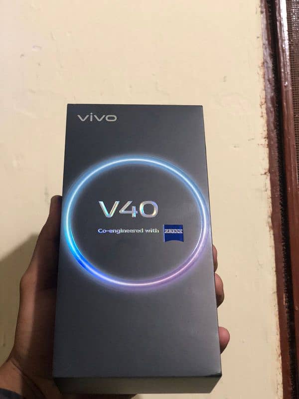 vivo v40 just box open non sim active ha  abi tak sim be nhi dali 0