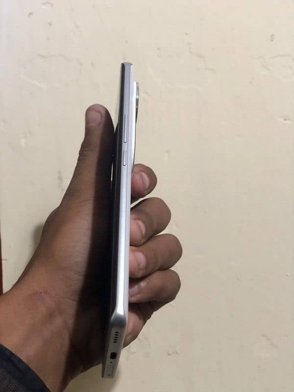 vivo v40 just box open non sim active ha  abi tak sim be nhi dali 4