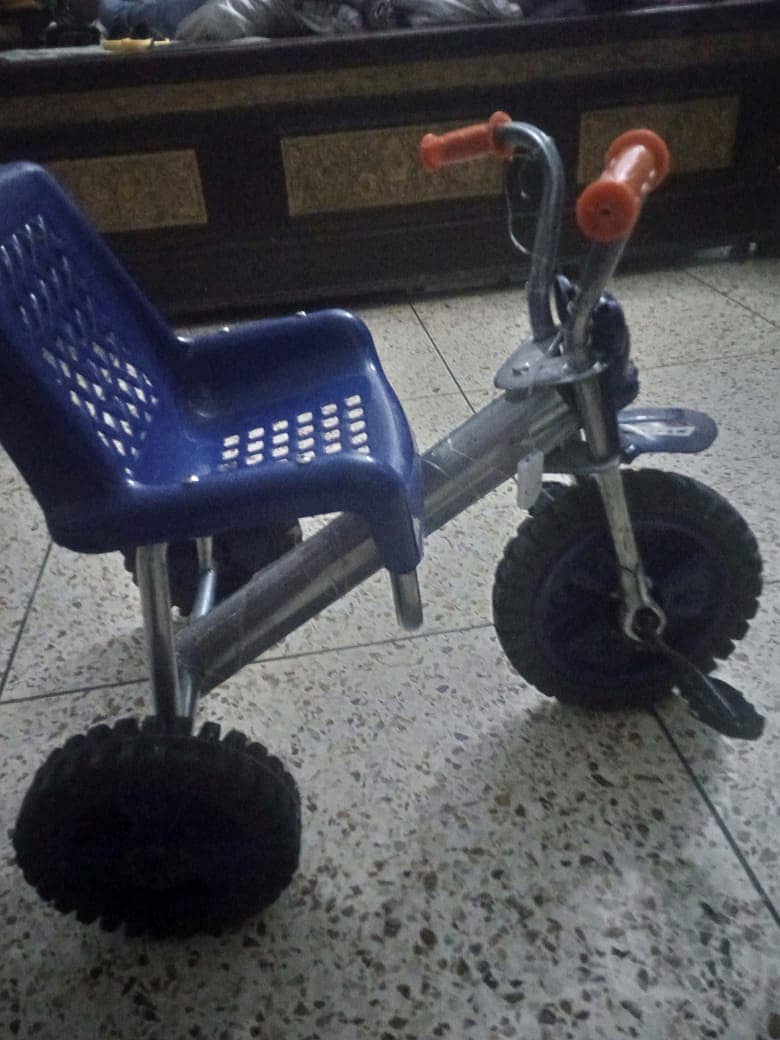 PURPLE TRI-CYCLE FOR 1-5 YEARS OLD KIDS CONDITION 10/10 LIKE NEW 7