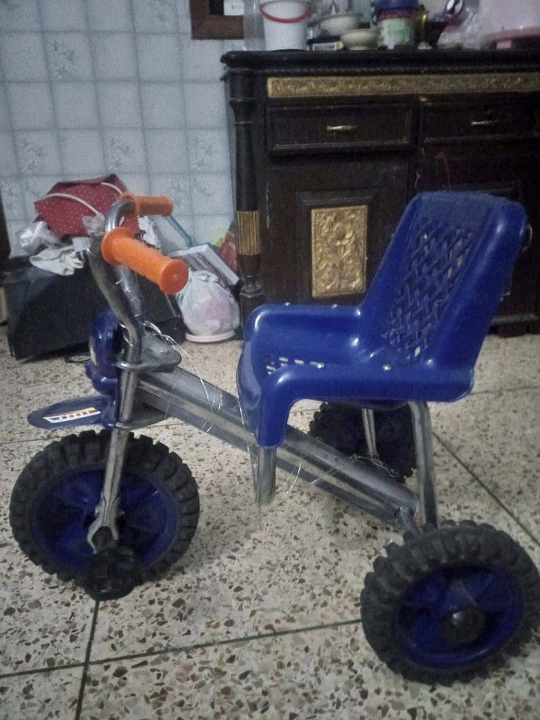 PURPLE TRI-CYCLE FOR 1-5 YEARS OLD KIDS CONDITION 10/10 LIKE NEW 8