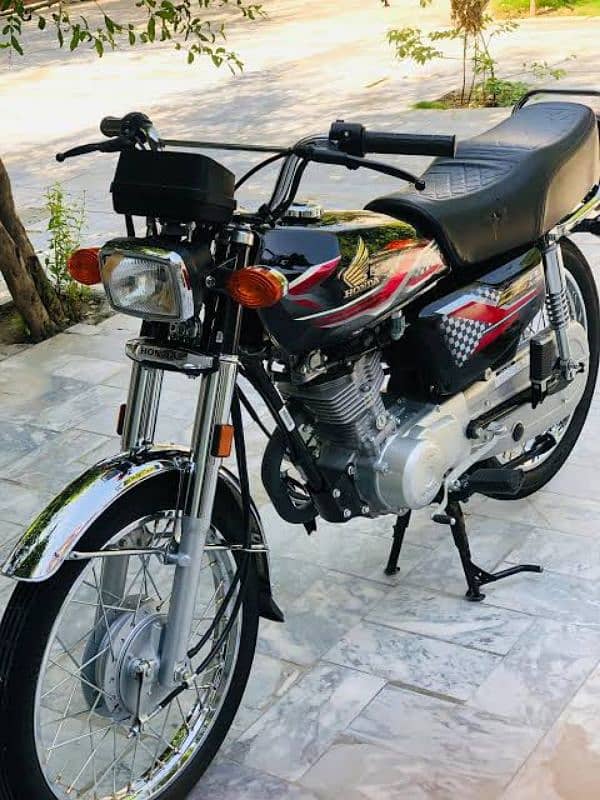 Urgent Sale Honda 125 Just 4900Km used Like as new bike open letter 1